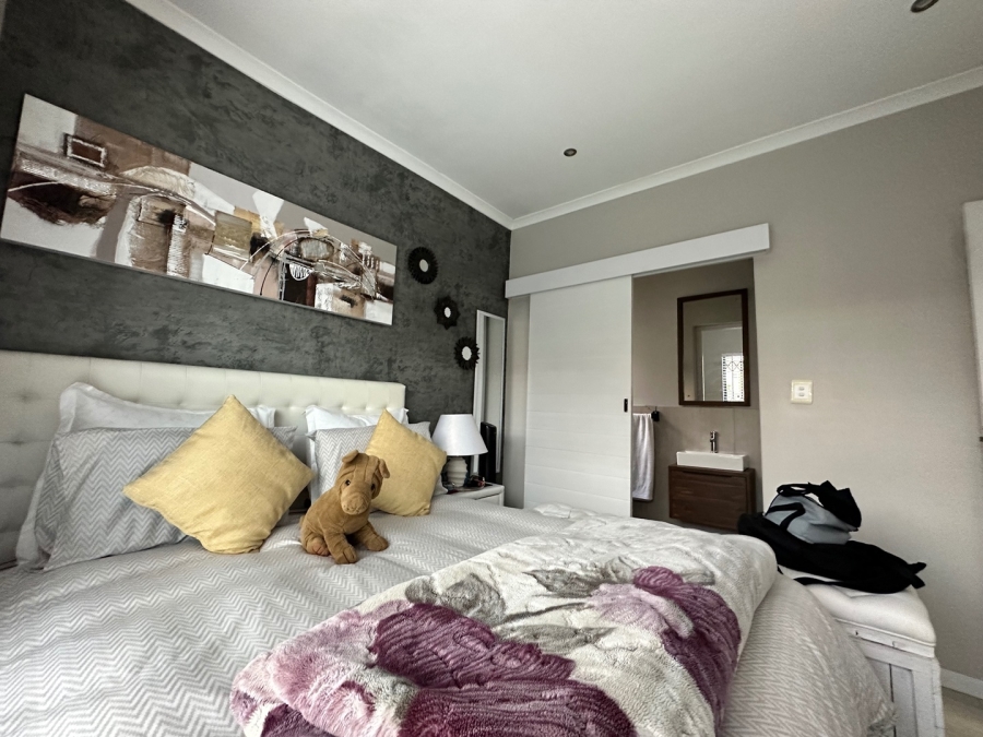 3 Bedroom Property for Sale in Table View Western Cape